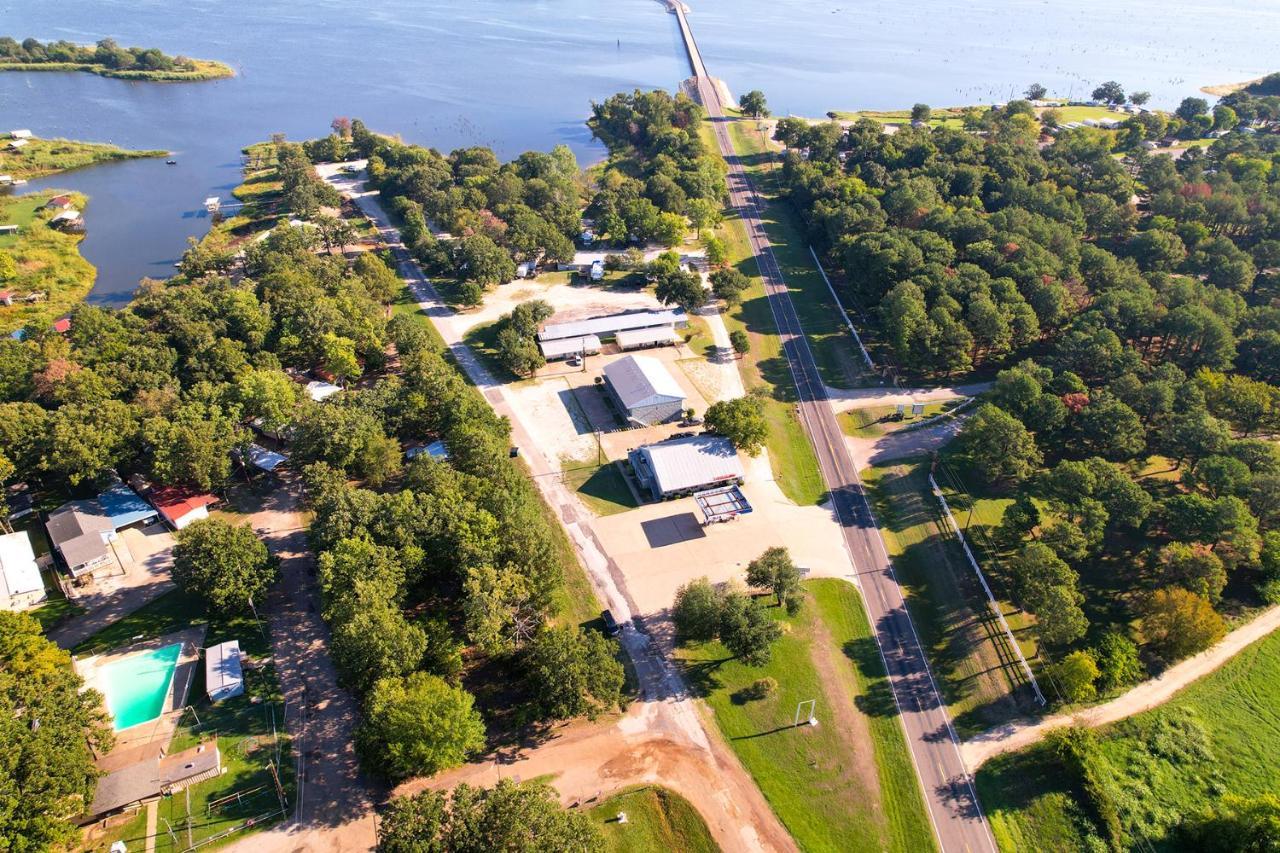 Axtons Bass City Lake Front Resort Emory Exteriér fotografie